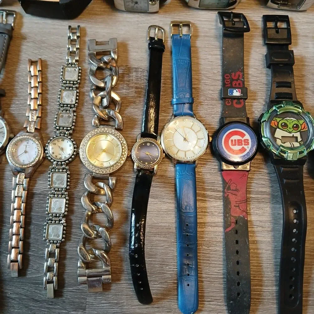 Huge Watch Lot of 35+ Mixed Brands Vintage & Modern Parts/Repair Untested-Box 10
